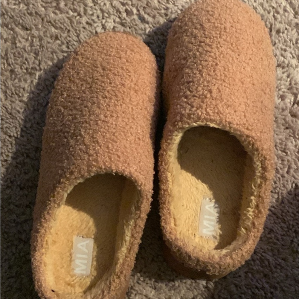 MIA ICEE Sherpa clogs